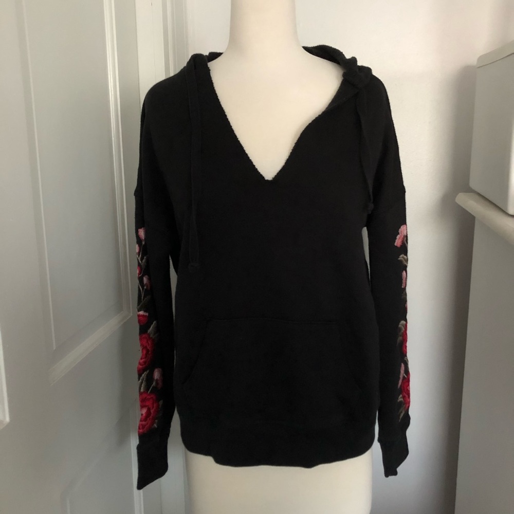 American Eagle floral embroidered sleeve hoodie